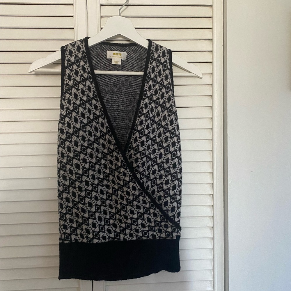 Maeve Black and White Knit Top